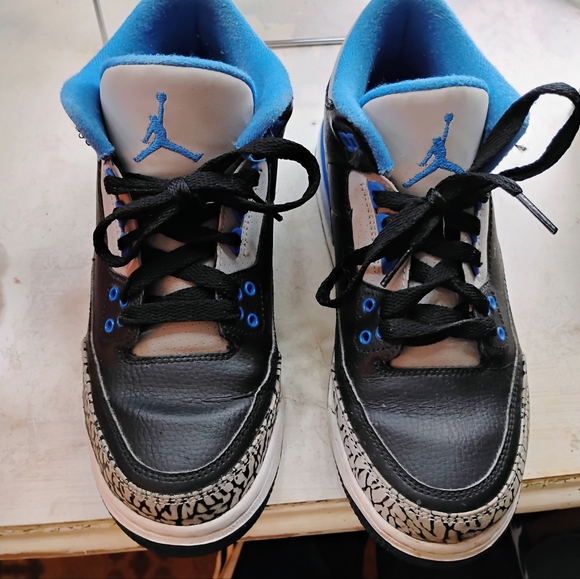 Nike Air Retro 3s - Picture 2 of 6